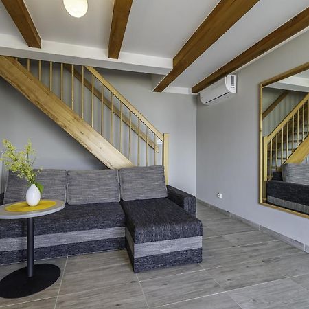 Frajda Domki - Apartamenty 6-Osobowe - Salon I Dwie Sypialnie Oraz Studia 4-Osobowe - Pokoj Z Aneksem Kuchennym Rewal Ngoại thất bức ảnh