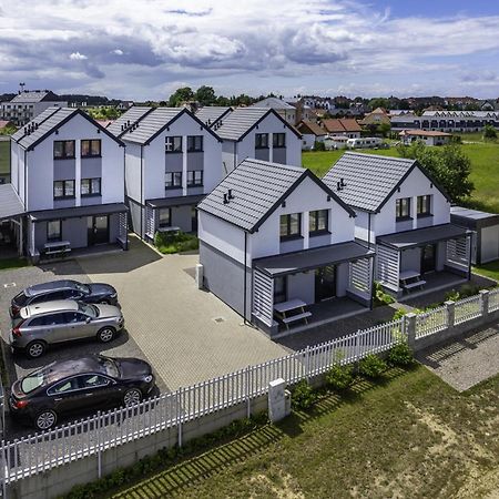 Frajda Domki - Apartamenty 6-Osobowe - Salon I Dwie Sypialnie Oraz Studia 4-Osobowe - Pokoj Z Aneksem Kuchennym Rewal Ngoại thất bức ảnh