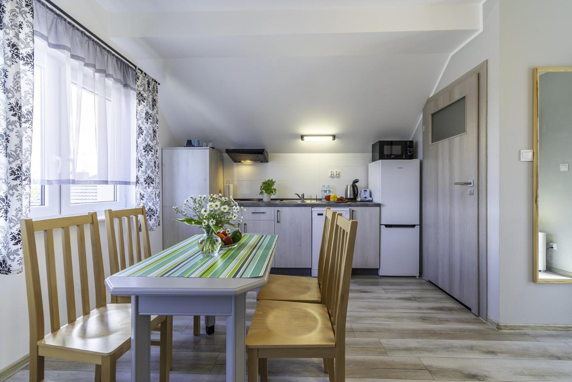 Frajda Domki - Apartamenty 6-Osobowe - Salon I Dwie Sypialnie Oraz Studia 4-Osobowe - Pokoj Z Aneksem Kuchennym Rewal Ngoại thất bức ảnh