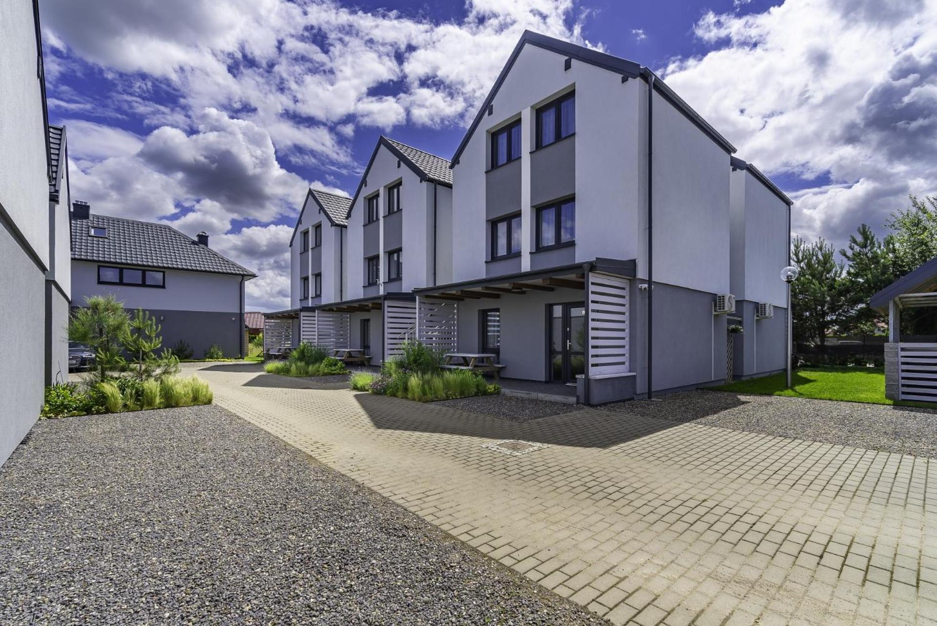 Frajda Domki - Apartamenty 6-Osobowe - Salon I Dwie Sypialnie Oraz Studia 4-Osobowe - Pokoj Z Aneksem Kuchennym Rewal Ngoại thất bức ảnh